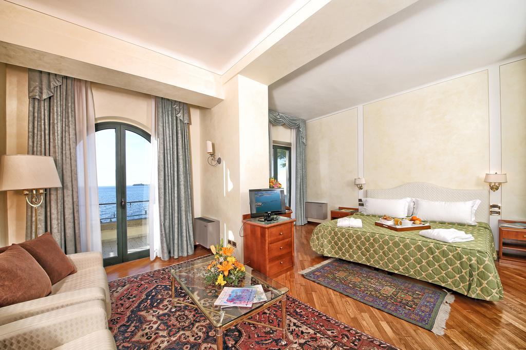 Hotel Villa Capri Gardone Riviera Værelse billede